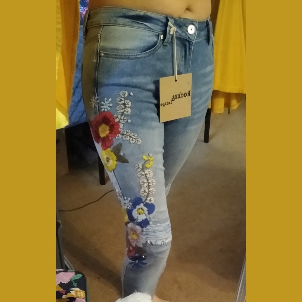 Rock & Indigo Embellished Jeans!! Sz 8/28!!